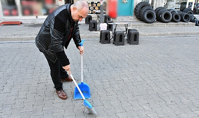 ‘İzmarit savaşçısı’ esnaf duyarlılığıyla örnek oluyor